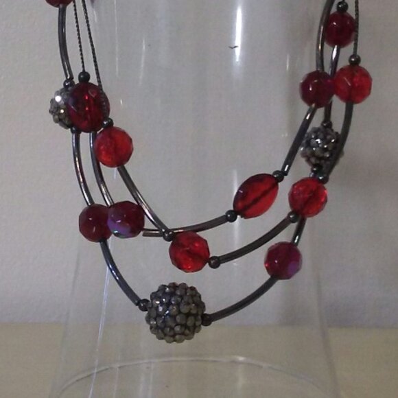 3-strand silver/black/red beaded necklace - Picture 3 of 4